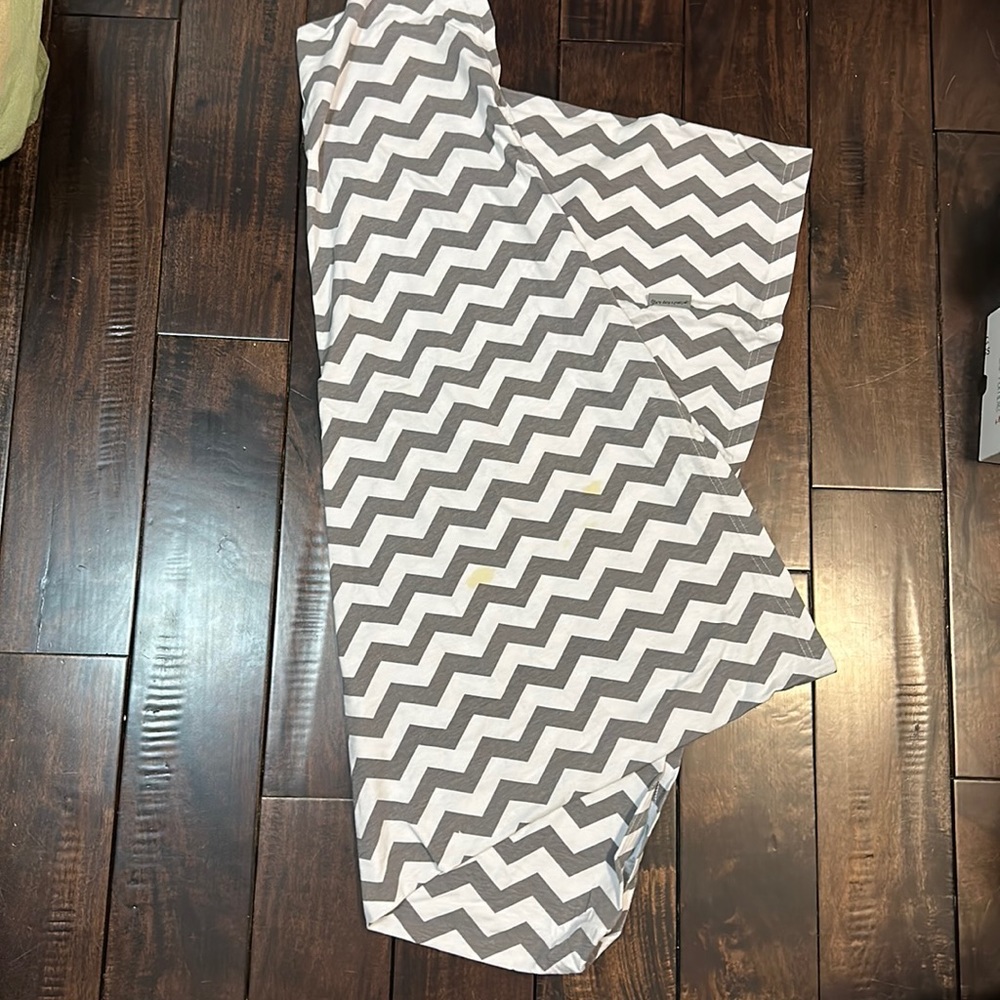 Itzy Ritzy nursing cover